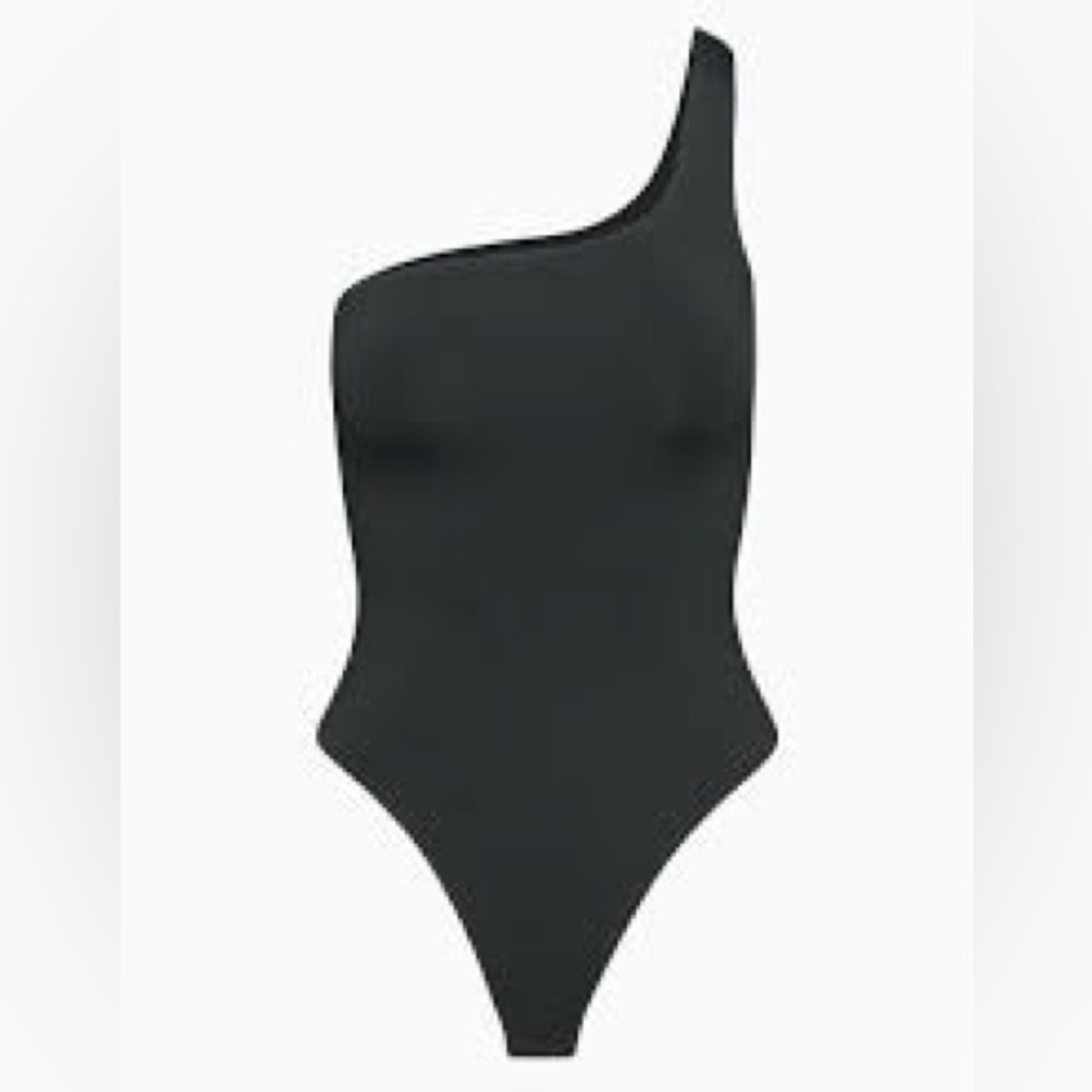 Aritzia - Babaton Black Asymetrical Contour Top